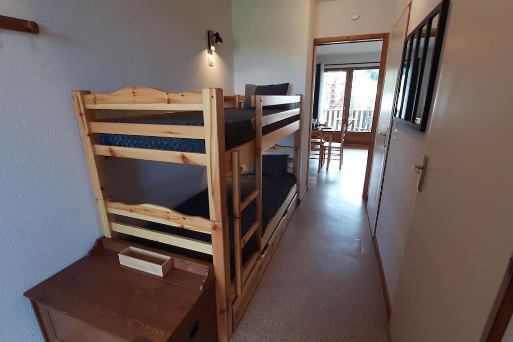 Superbe Appartement La Joue Du Loup Centre, 6 Personnes, Avec Parking Prive Le Devoluy Exterior photo
