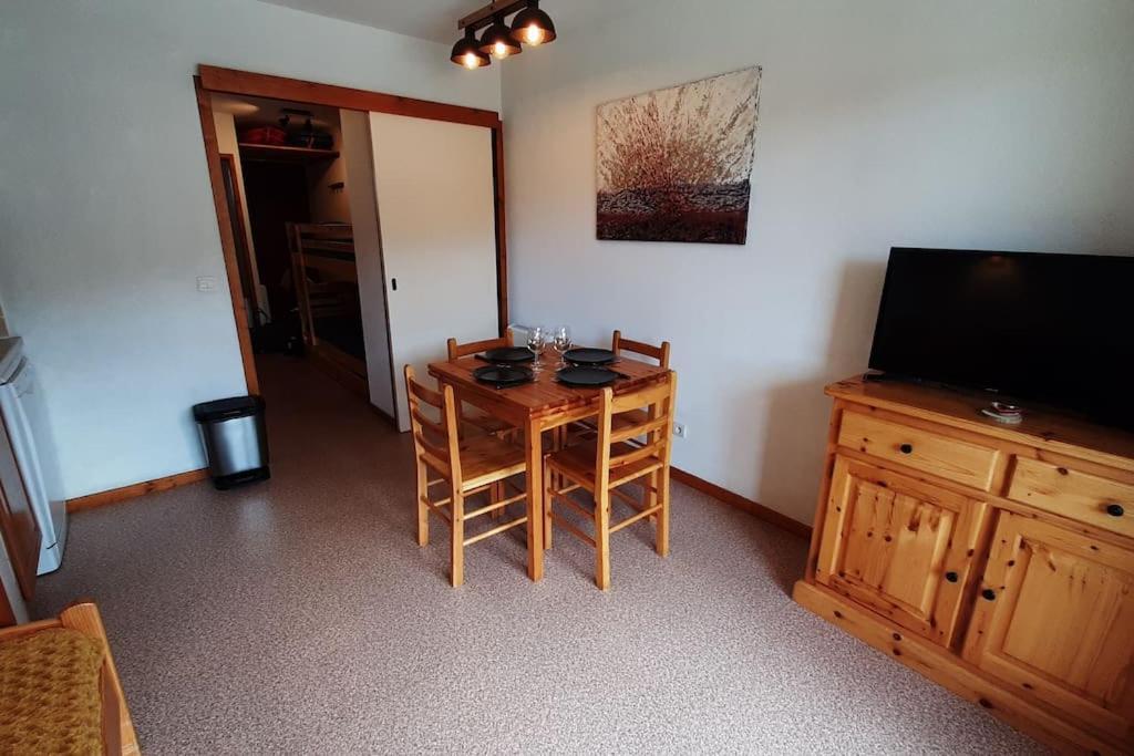 Superbe Appartement La Joue Du Loup Centre, 6 Personnes, Avec Parking Prive Le Devoluy Exterior photo